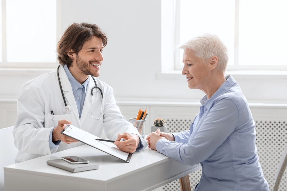 Coração em Equilíbrio: Como a FELITA Apoia a Saúde Cardíaca e Emocional de Idosos 4 medico geriatra